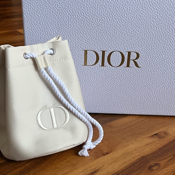 Dior Cream Bucket Bag, NEW - Picture 3 of 10